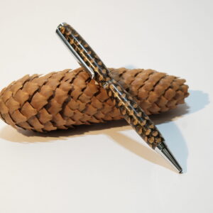 Dreh-Kugelschreiber aus einem Fichtenzapfen