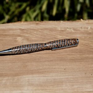 Dreh-Kugelschreiber aus einem Fichtenzapfen