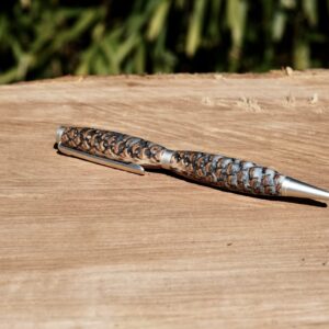 Dreh-Kugelschreiber aus einem Fichtenzapfen