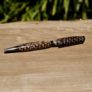 Dreh-Kugelschreiber aus einem Fichtenzapfen