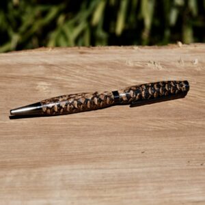 Dreh-Kugelschreiber aus einem Fichtenzapfen