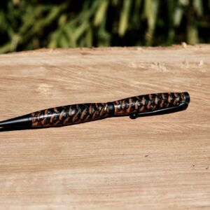 Dreh-Kugelschreiber aus einem Fichtenzapfen